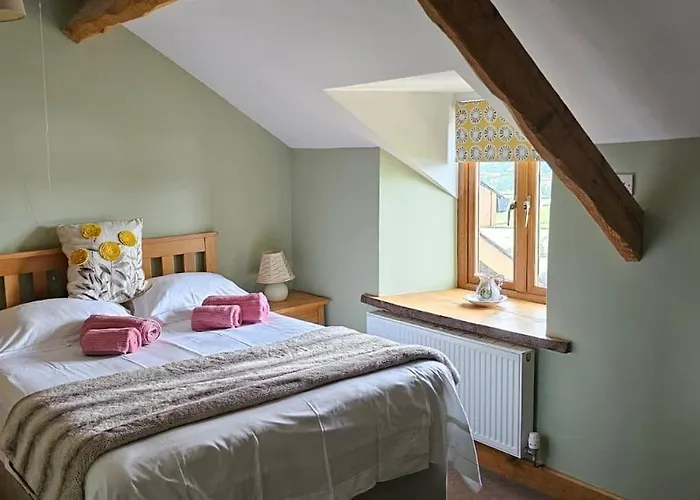Lake View Farmhouse Escape