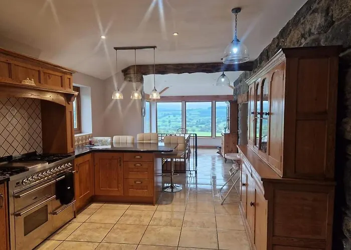 Lake View Farmhouse Escape